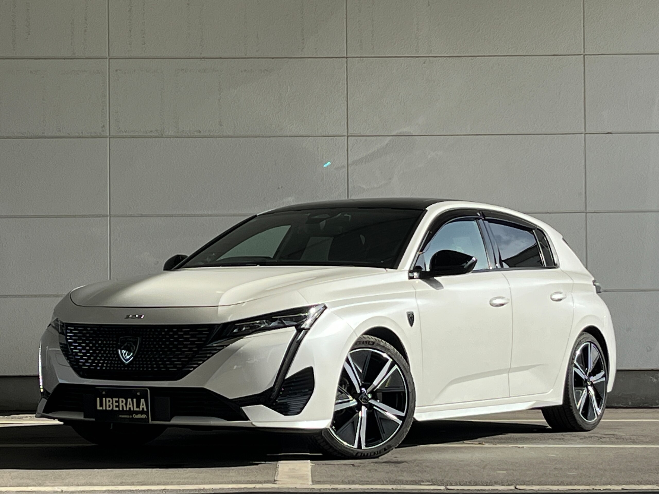 Peugeot 308 GT BlueHDi Blue Nappa Edition Diesel Turbo with Factory Navigation, CarPlay, LED Lights, Exclusive Leather Seats (Pearl) — photo 9