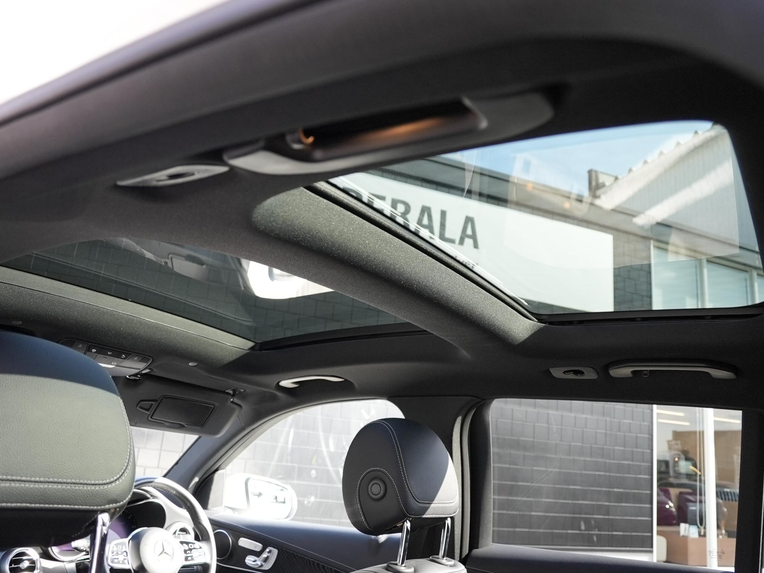 2021 Mercedes-benz Glc — photo 2