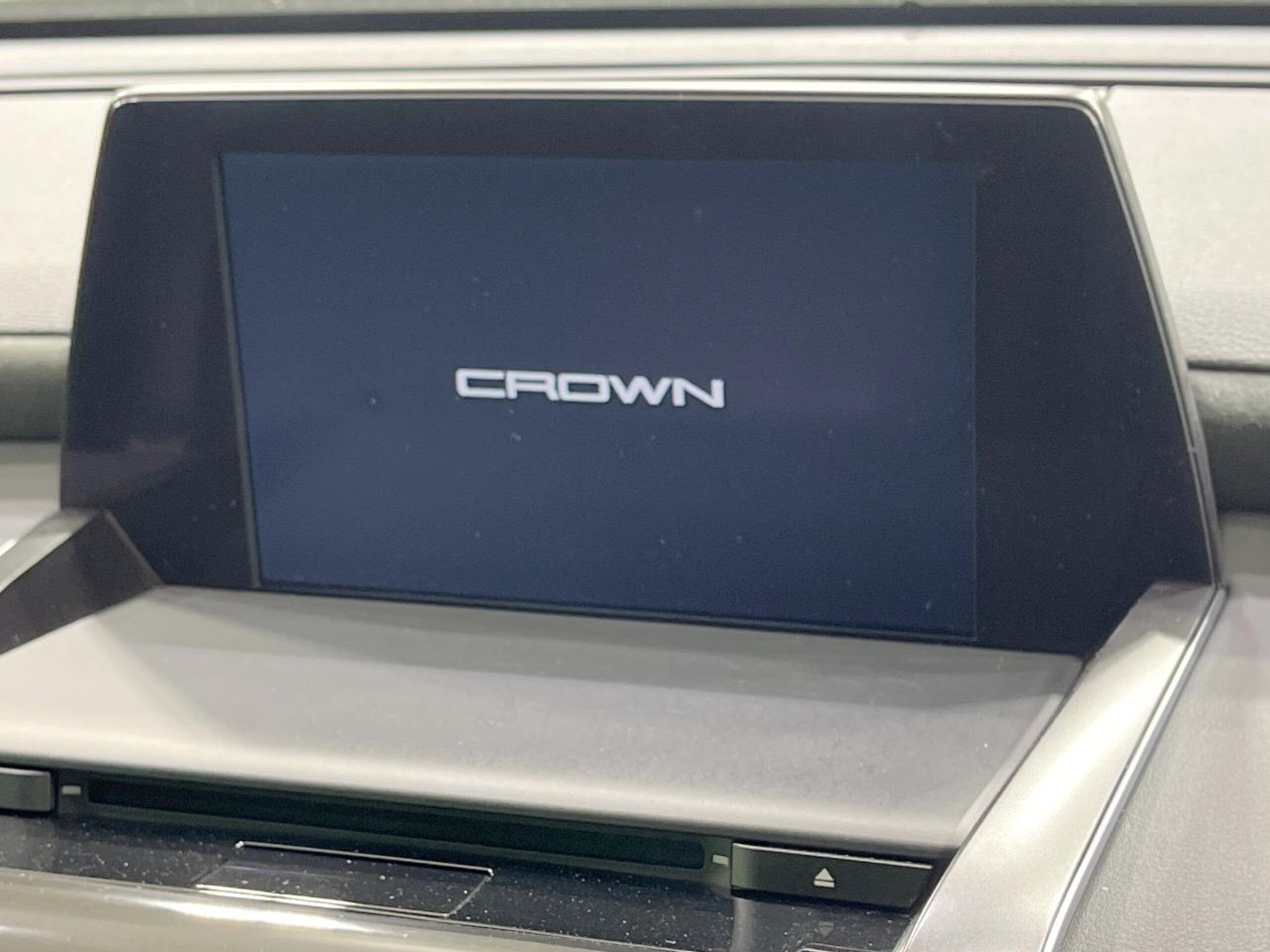 2020 Toyota Crown — photo 3