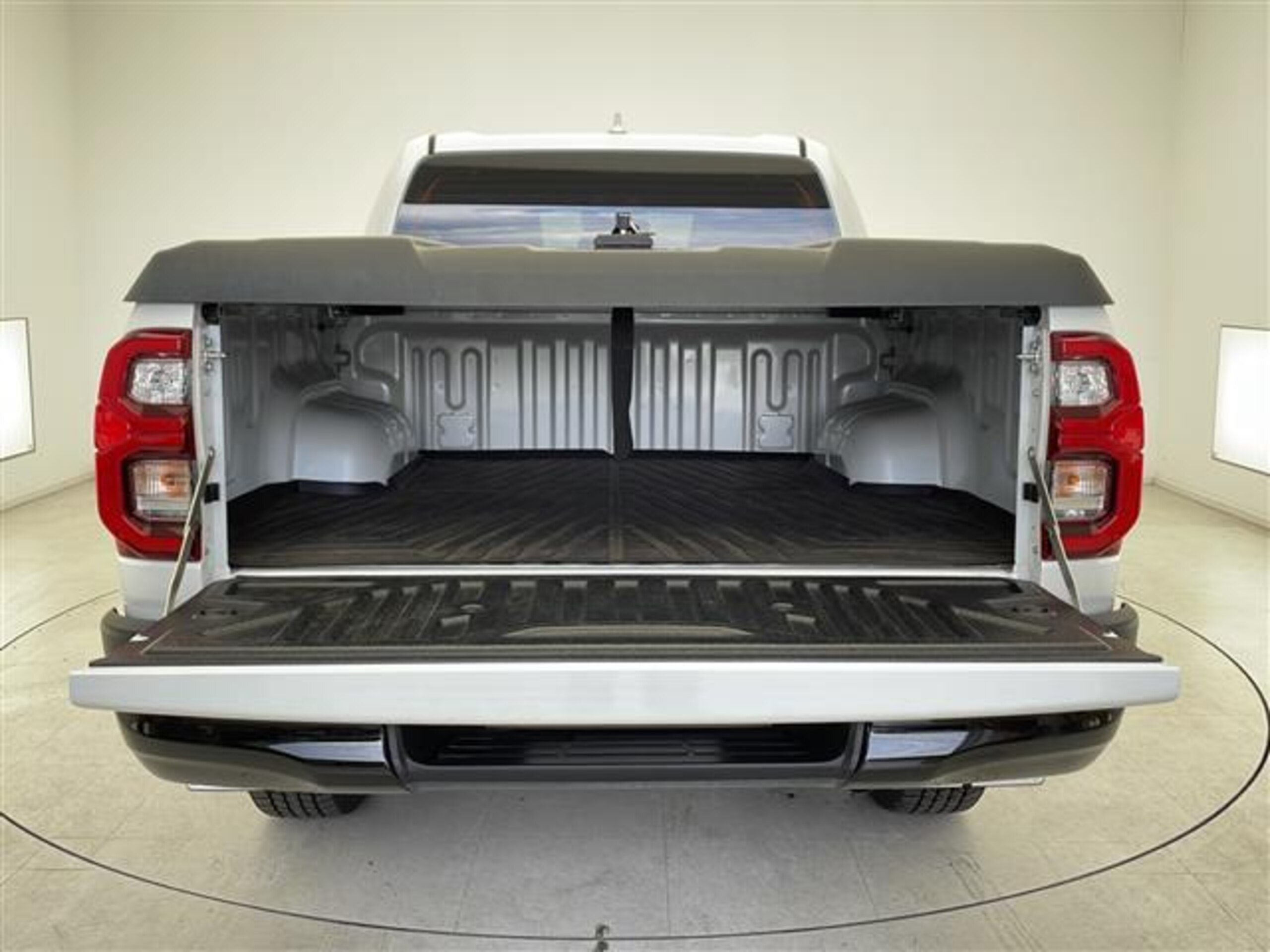 Toyota Hilux 2.4 Z GR Sport Diesel Turbo 4WD — photo 8