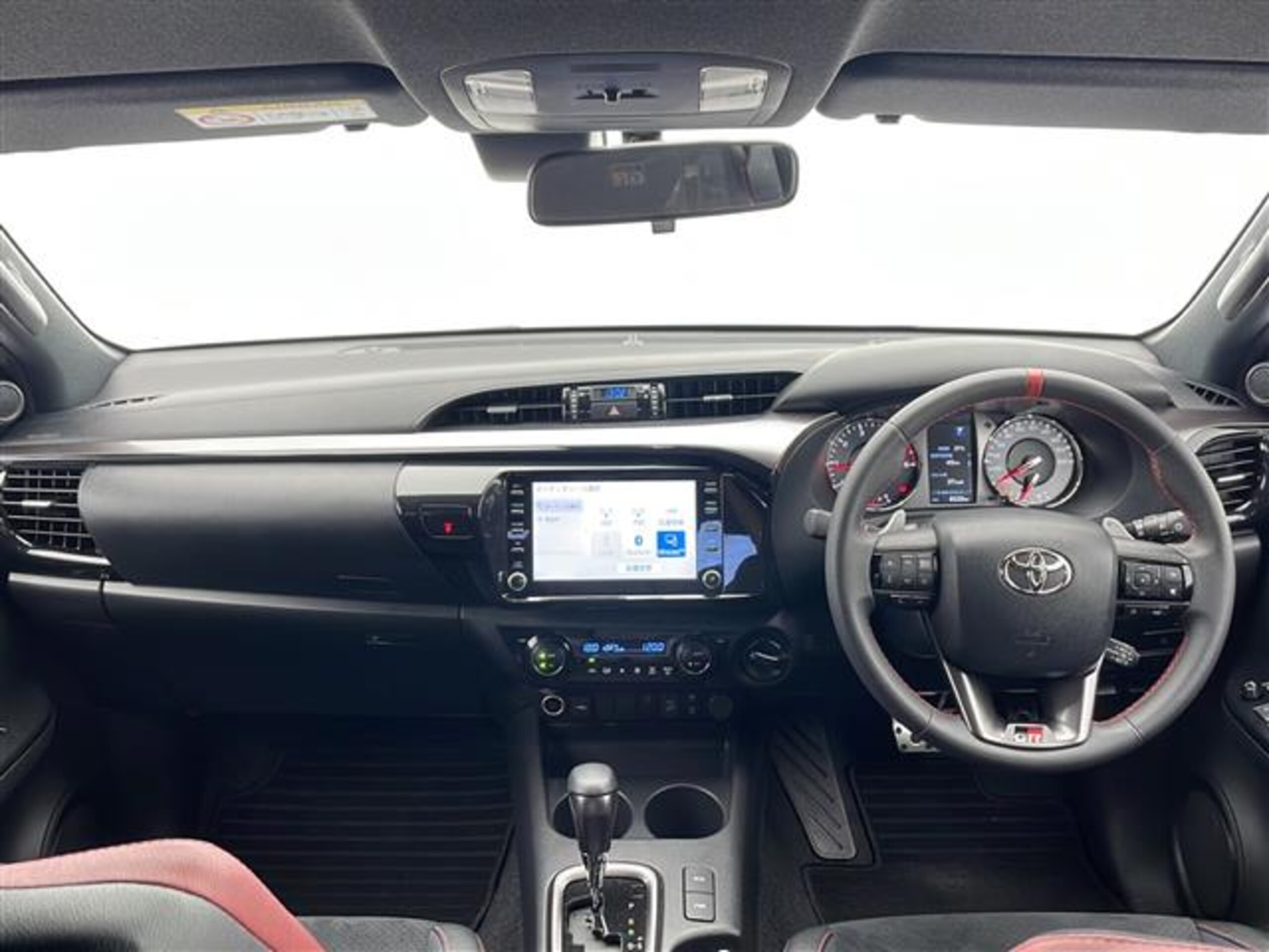 2024 Toyota Hilux — photo 2