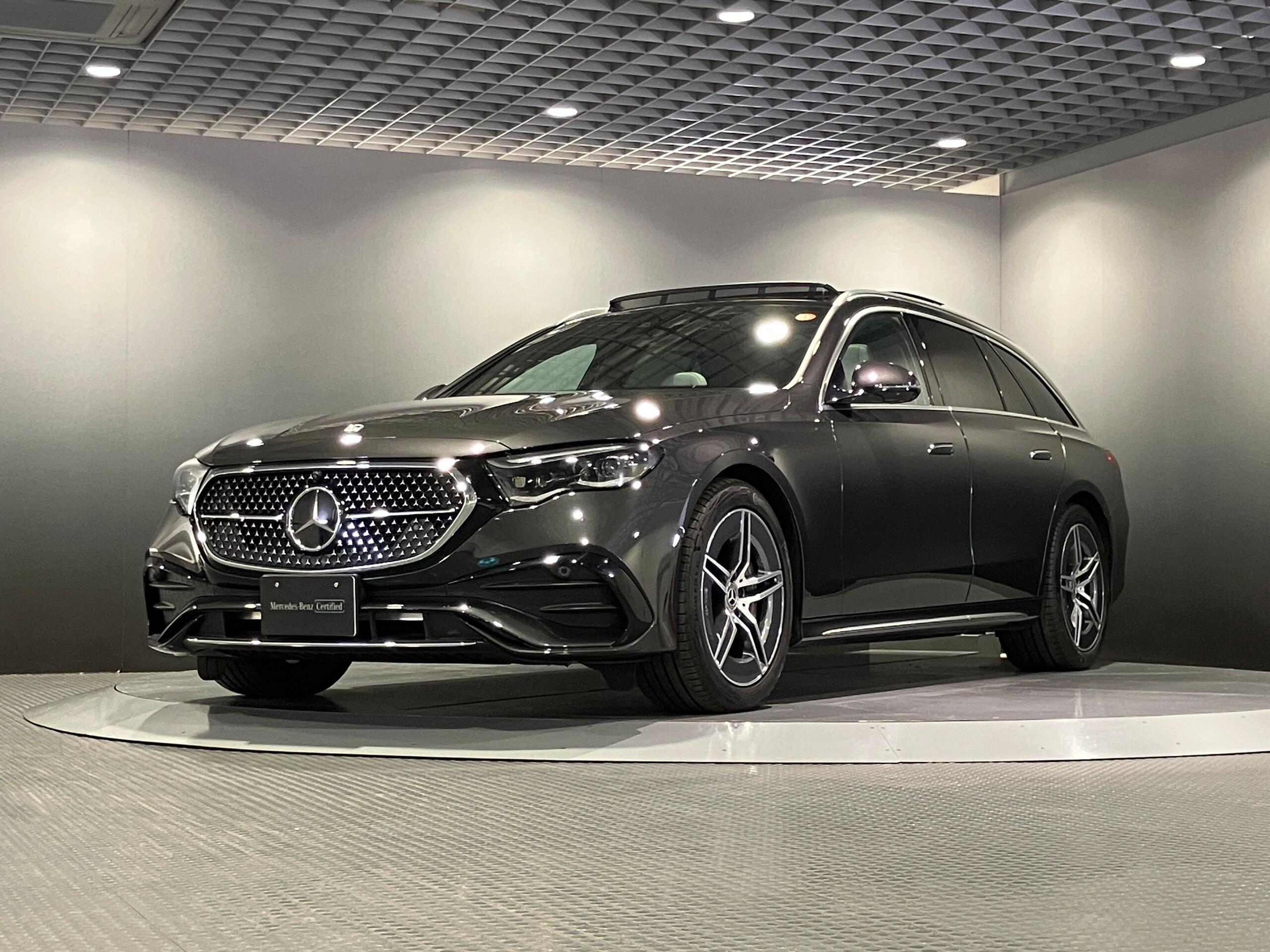 Mercedes-Benz E-Class Wagon E200 Avantgarde AMG Line Package (ISG Model) MP202401 Advanced Package Digital Interior Package Leather Exclusive Package Metallic Paint (Graphite Gray)