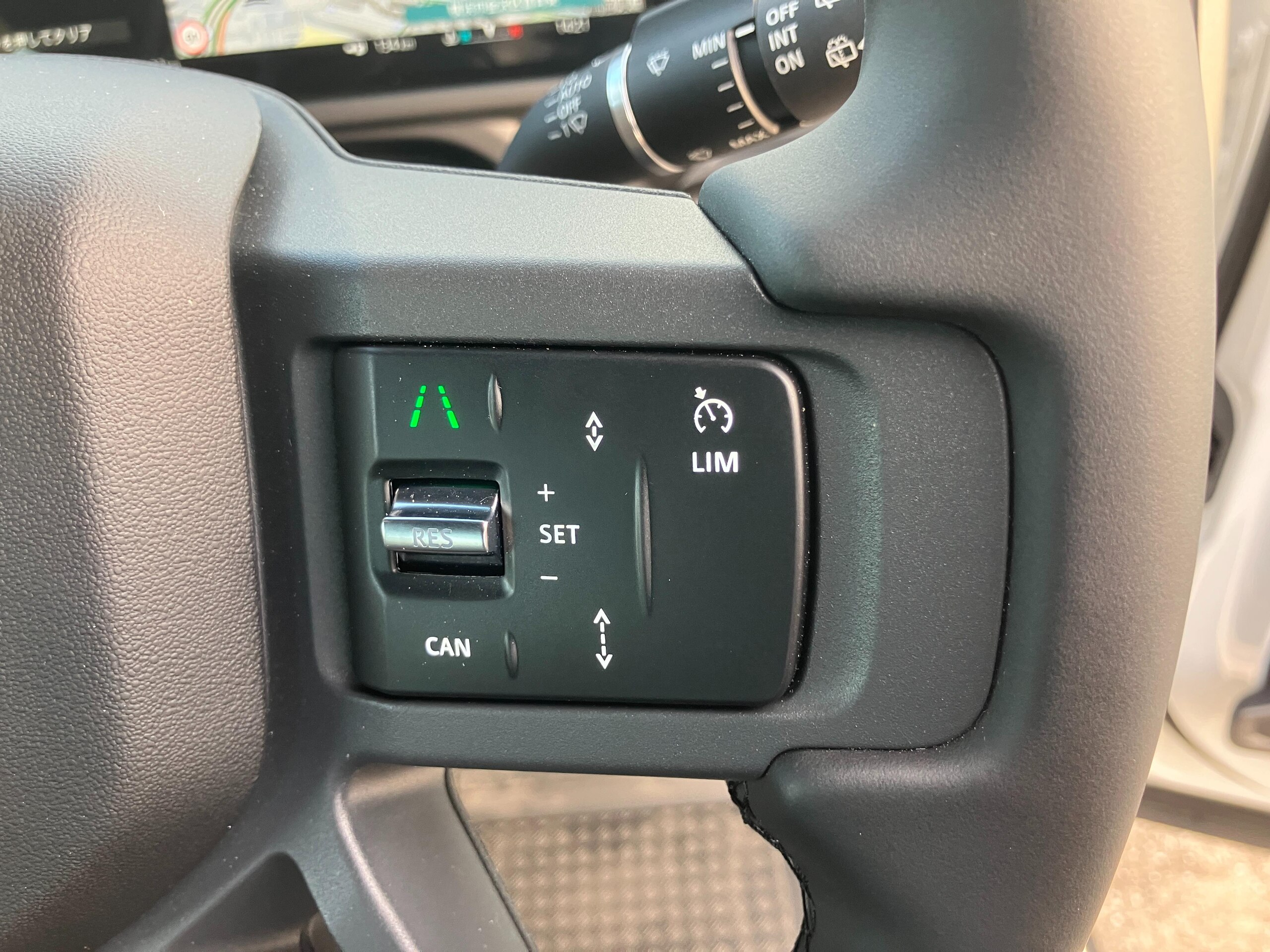 Land Rover Defender 90 X-Dynamic SE 3.0L D300 Diesel Turbo 4WD — photo 8