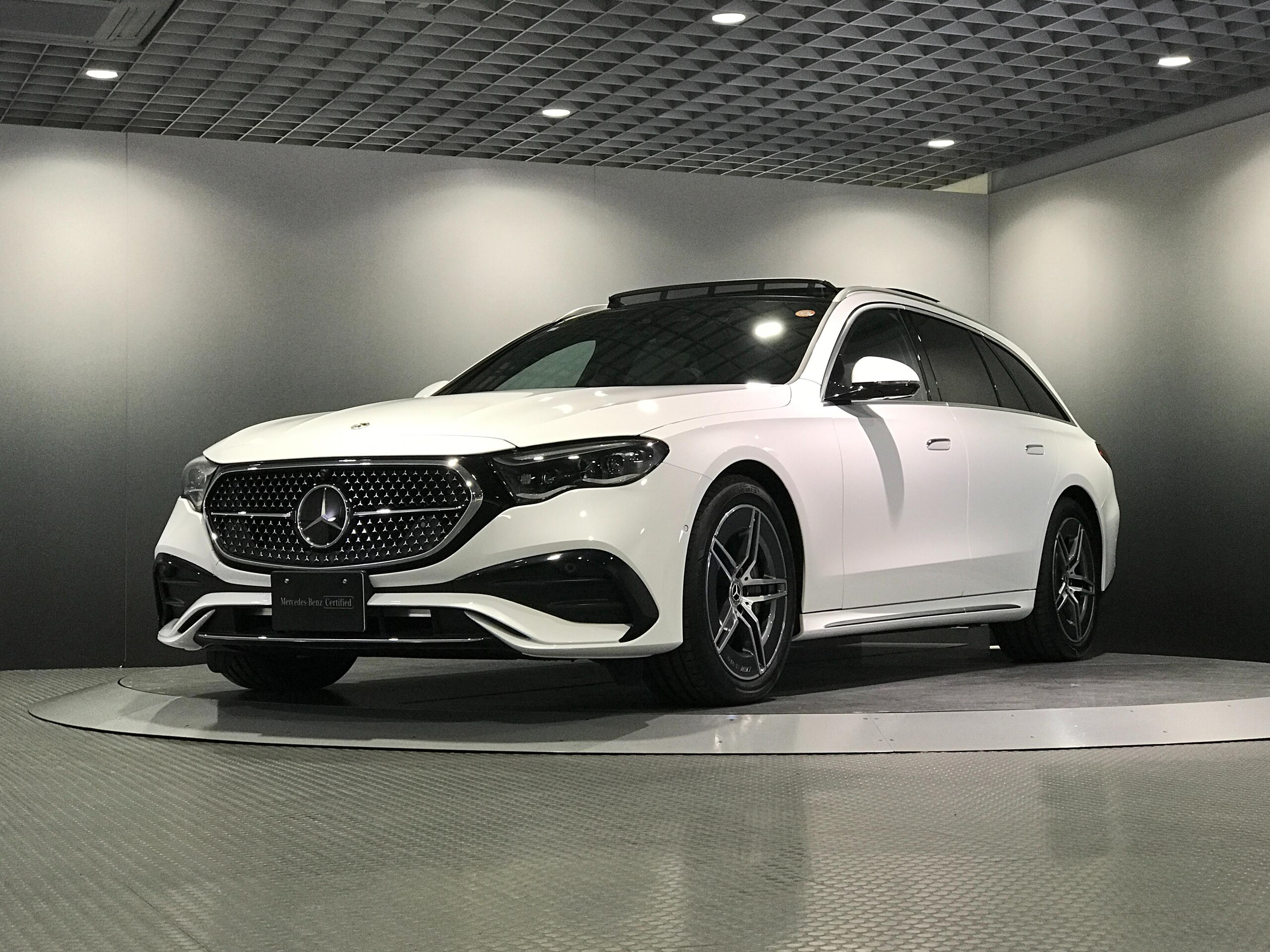 Mercedes-Benz E-Class Wagon E200 Avantgarde AMG Line Package (ISG Model) MP202401 Leather Exclusive Package Advanced Package Digital Interior Package Panoramic Sliding Roof (Opalith White)