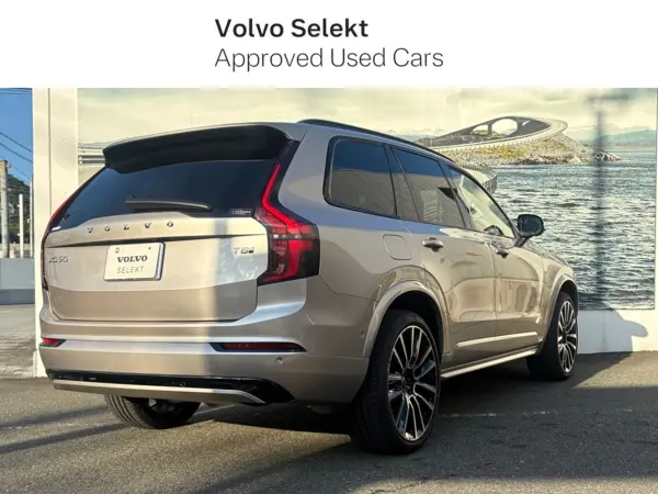 2025 Volvo Xc90 — photo 2