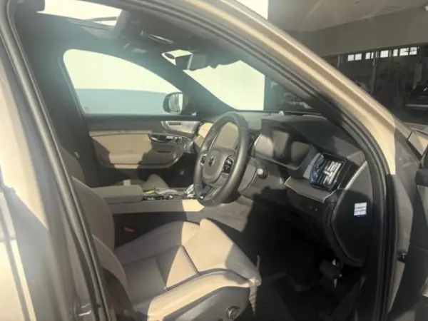 2025 Volvo Xc90 — photo 3