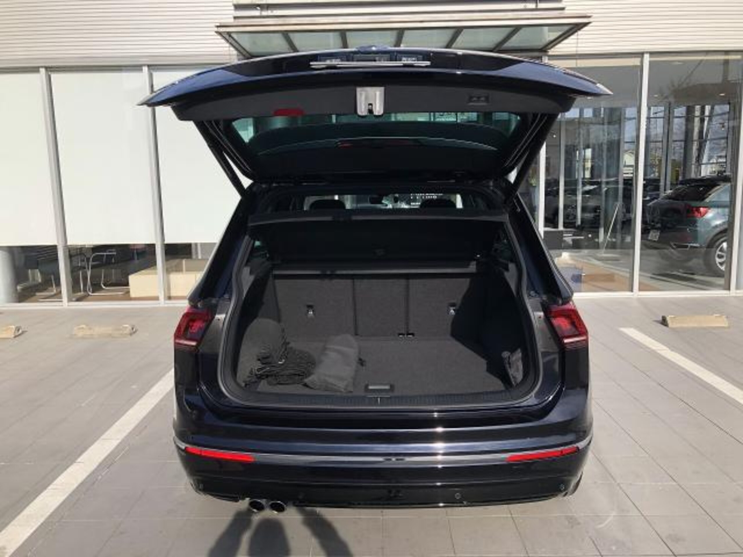 Volkswagen Tiguan TDI 4Motion R-Line Diesel Turbo 4WD — photo 7