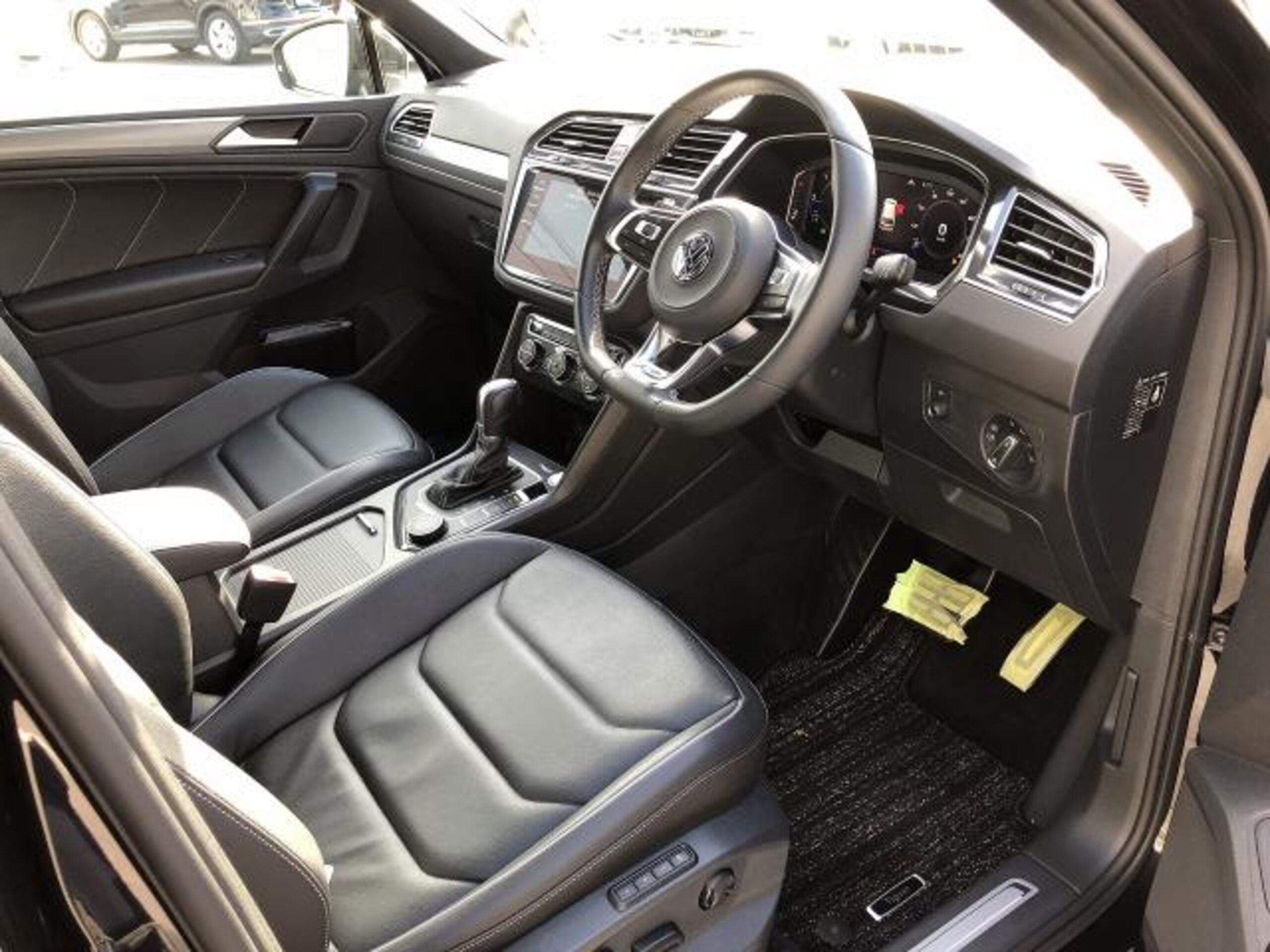 Volkswagen Tiguan TDI 4Motion R-Line Diesel Turbo 4WD — photo 9