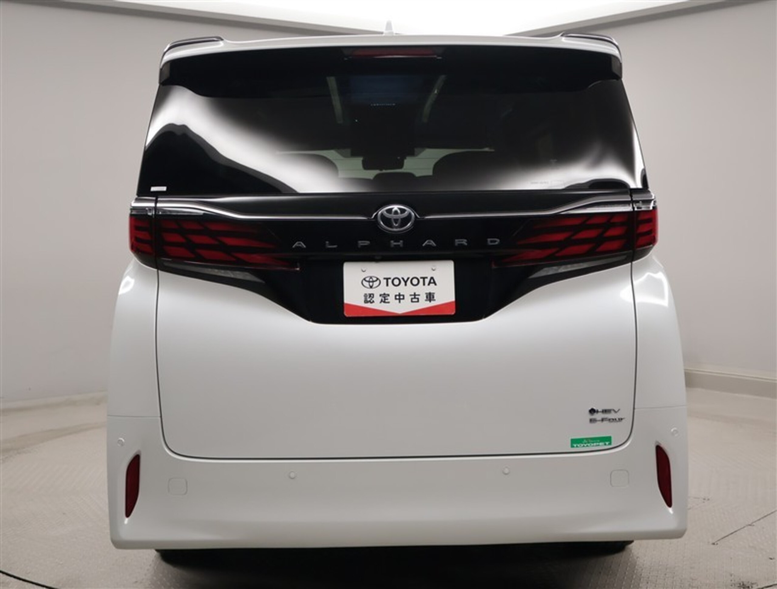 2023 Toyota Alphard — photo 2