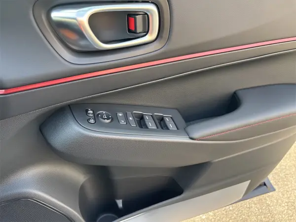 2025 Honda Vezel — photo 7 | Tuminion Kenya