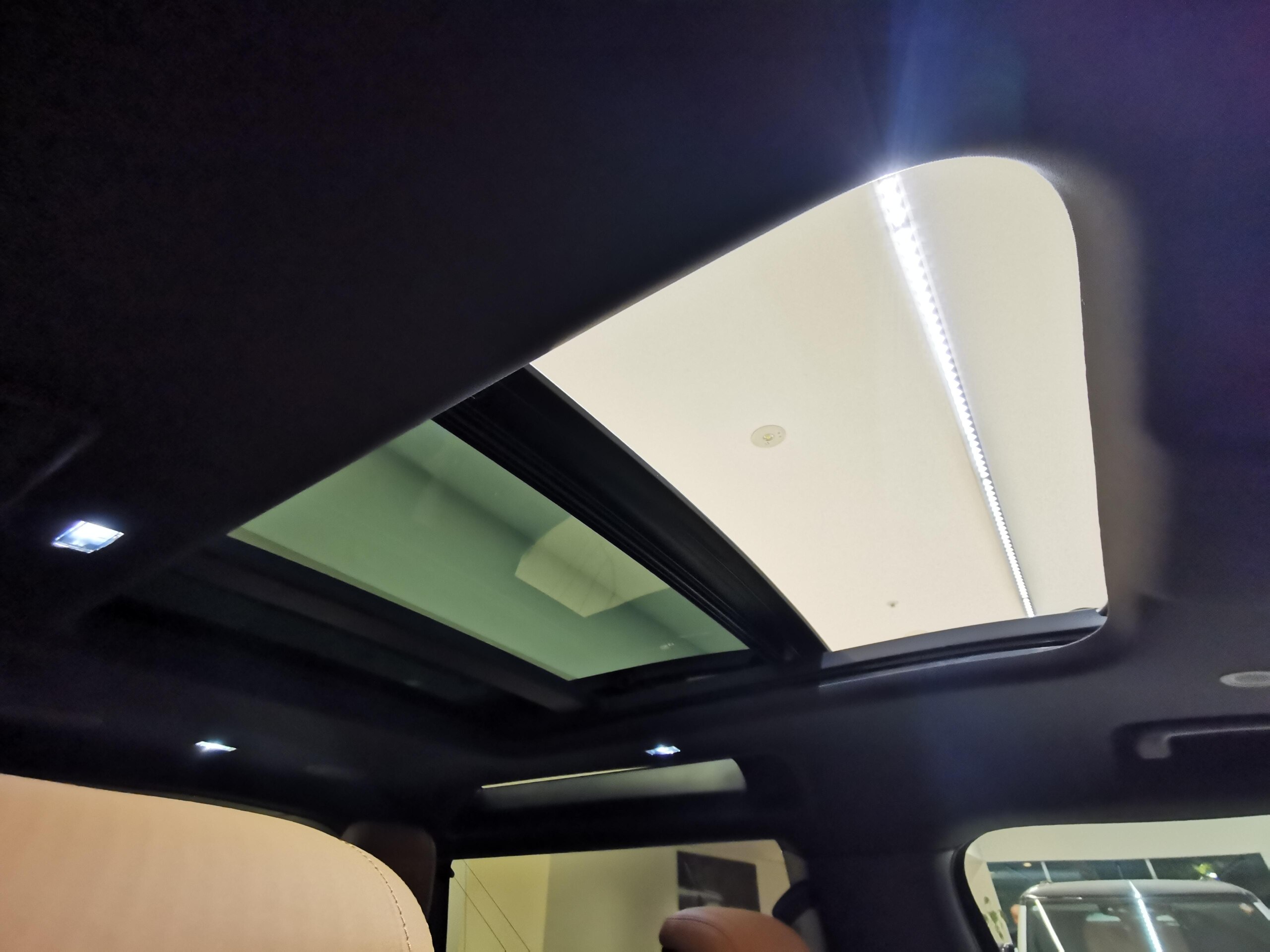 2024 Landrover Defender — photo 2