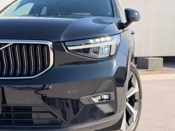 Volvo XC40 Ultimate B4 AWD 4WD (Onyx Black Metallic) — photo 8