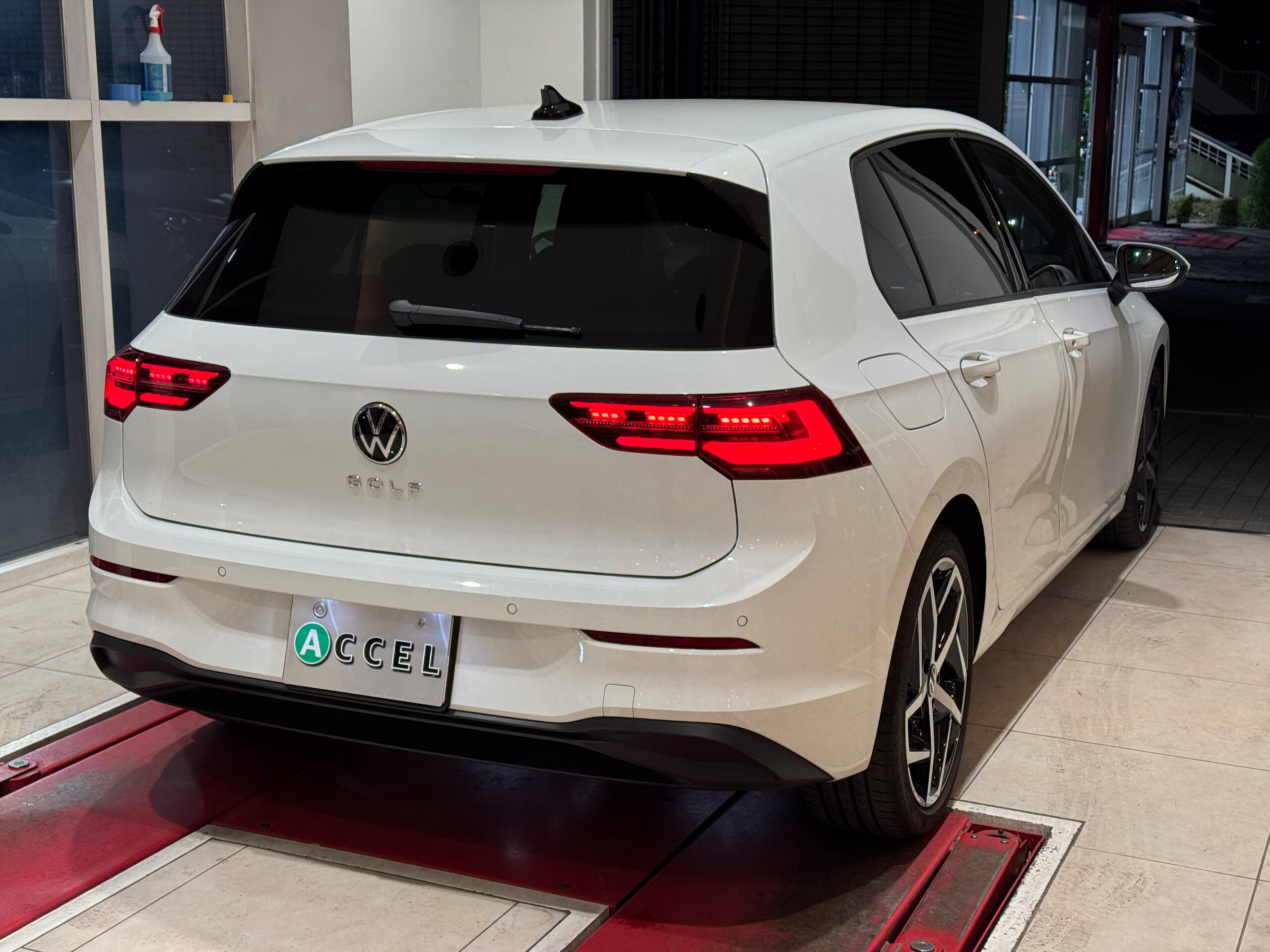 2023 Volkswagen Golf — photo 2