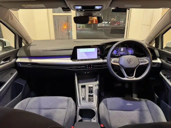 2023 Volkswagen Golf — photo 3