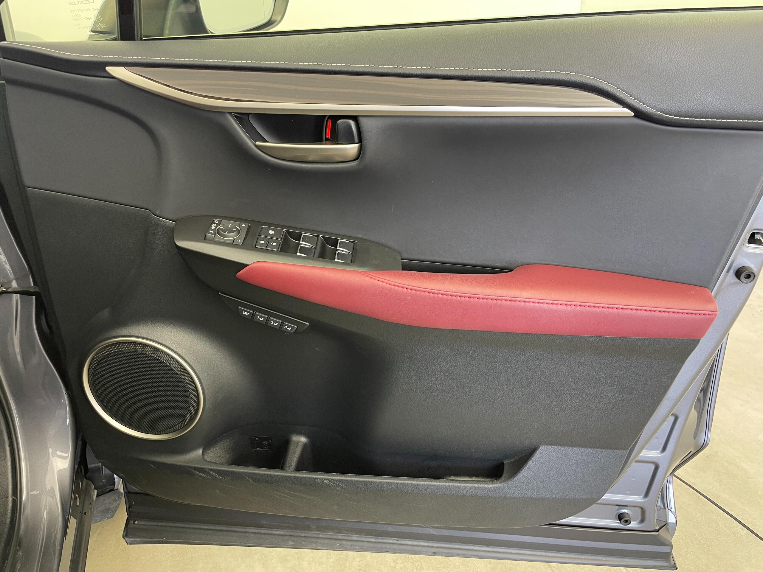 Lexus NX 300 Version L — photo 9