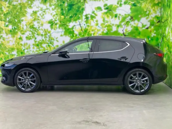 2022 Mazda 3 Fastback — photo 2