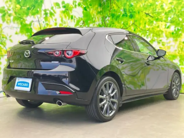 2022 Mazda 3 Fastback — photo 3