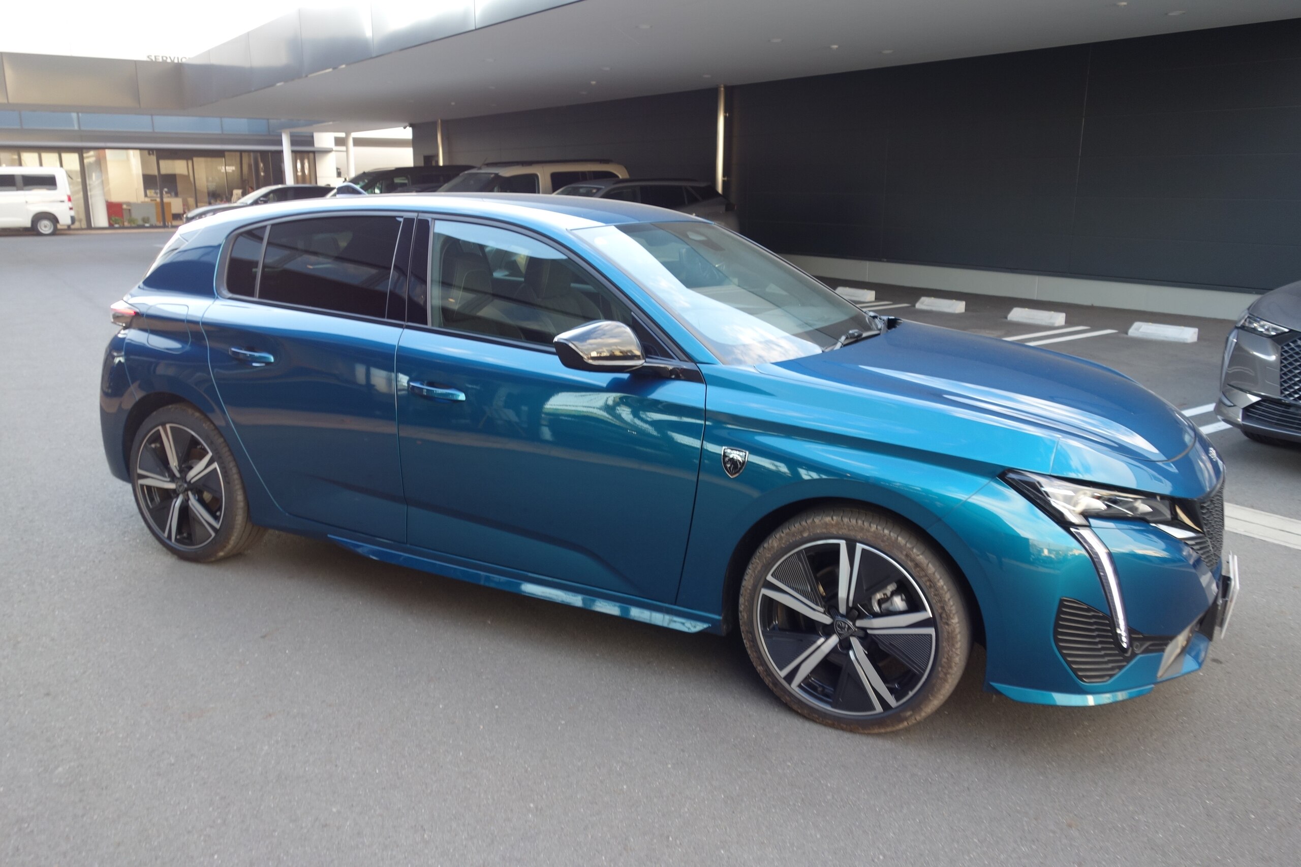 2025 Peugeot 308 — photo 2