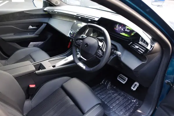 Peugeot 308GT Hybrid — photo 7