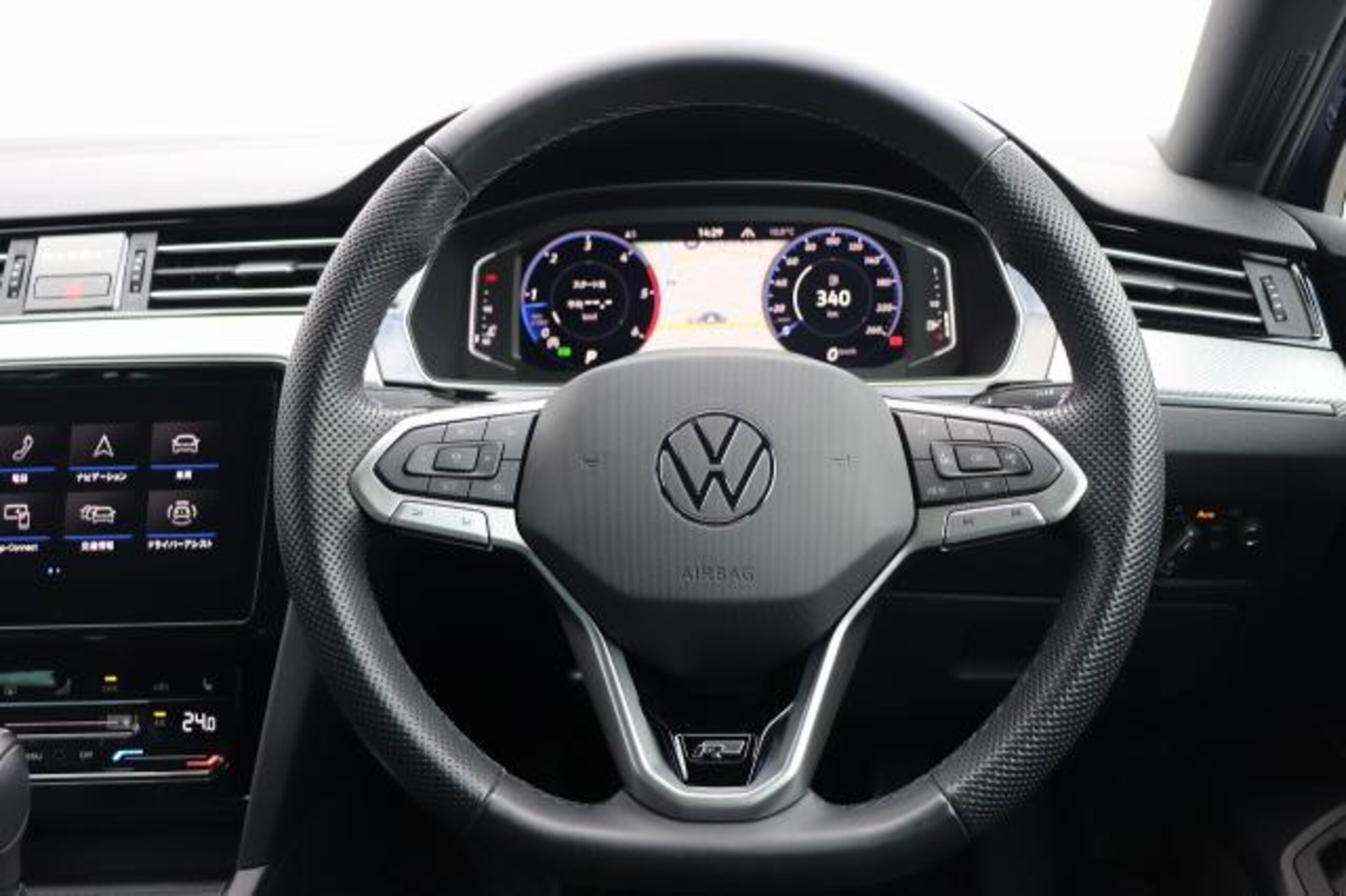 2024 Volkswagen Passat — photo 2