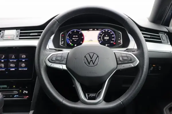 2024 Volkswagen Passat — photo 2