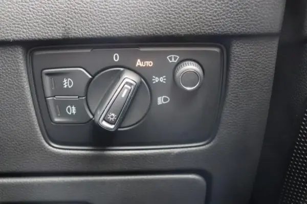 Volkswagen Passat Variant TDI R-Line Diesel Turbo ACC Around View Camera Front/Rear PDC Digital Meter Cluster Front Seat Heater Power Back Door Head-Up Display Lane Change Assist Genuine Drive Recorder Leather Seat Auto Hold (Lapis Blue Metallic) — photo 9