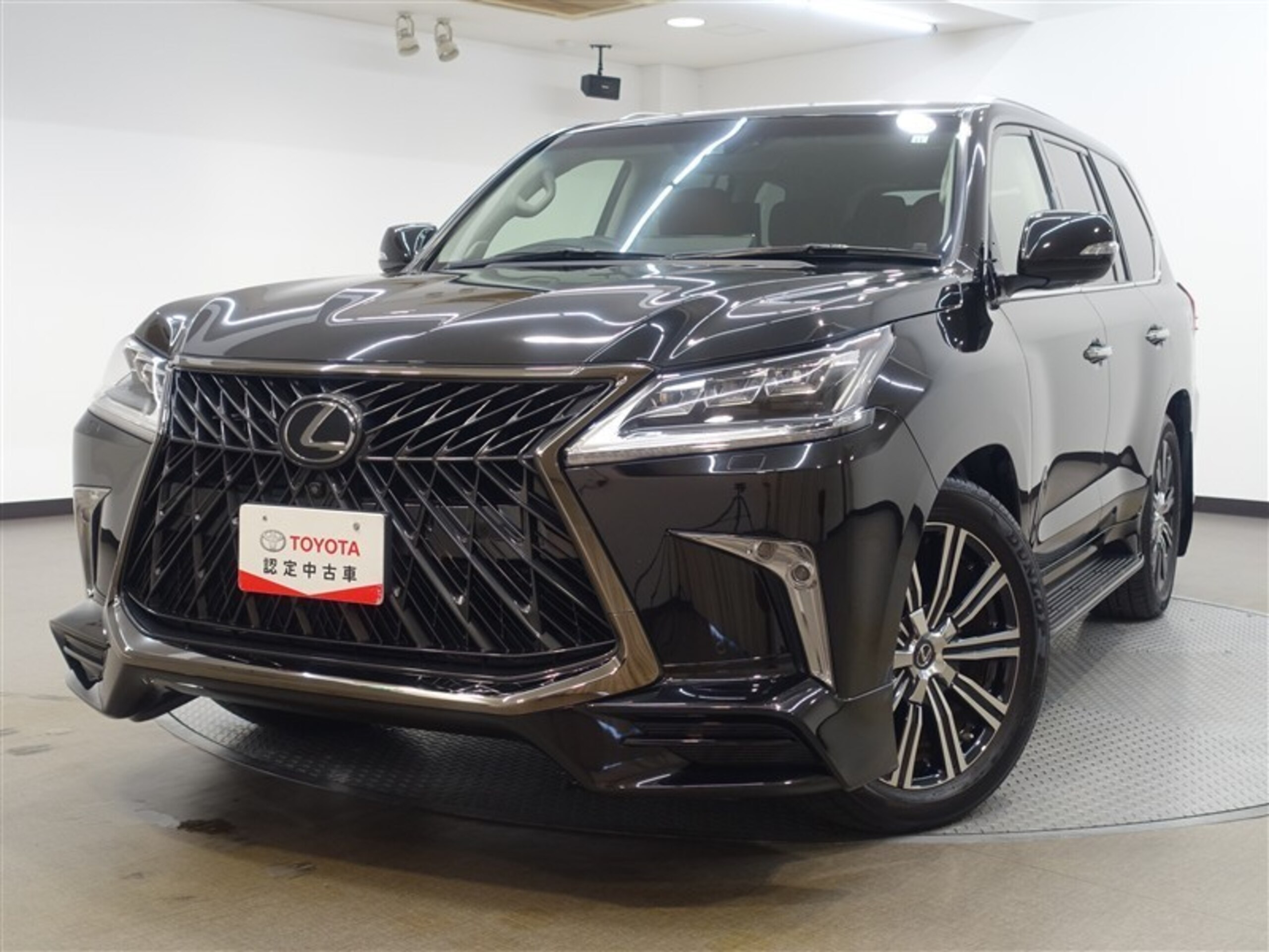 2019 Lexus Lx — photo 2