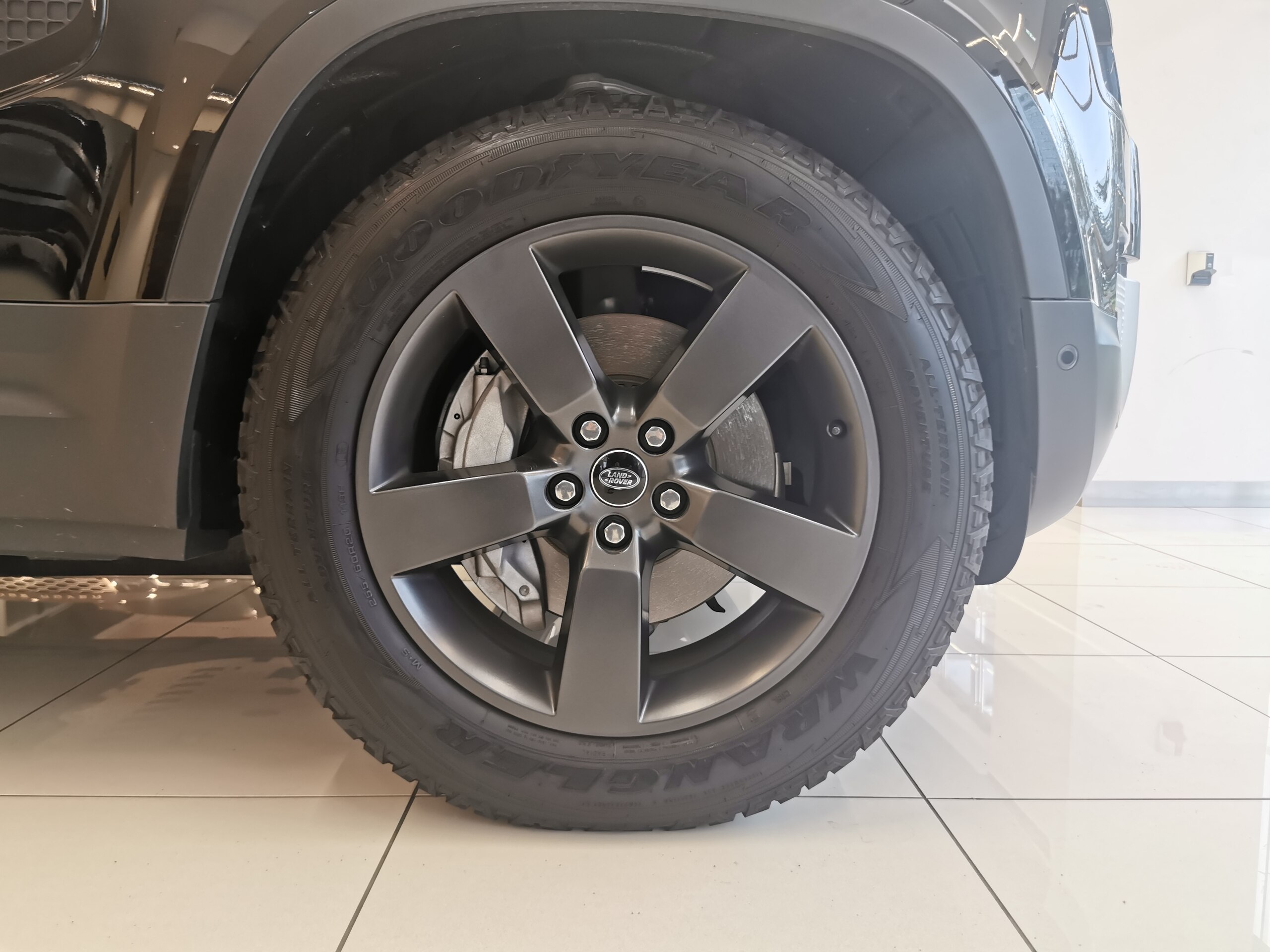 Land Rover Defender 110 S 3.0L D300 Diesel Turbo 4WD — photo 8