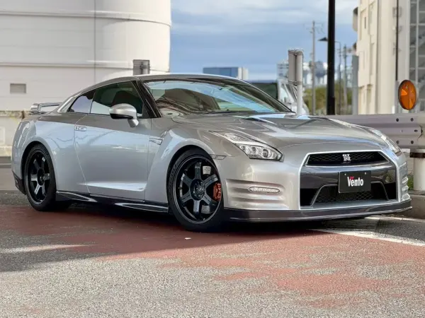 Nissan GT-R 3.8 Black Edition 4WD MY15/Geniune Options RAYS Forged 20AW/Bilstein Coilover/HKS Muffler/Geniune Navigation/Back Camera/Cruise Control/LED Headlight (Silver) — 2015, 41,000km, for sale in Kenya