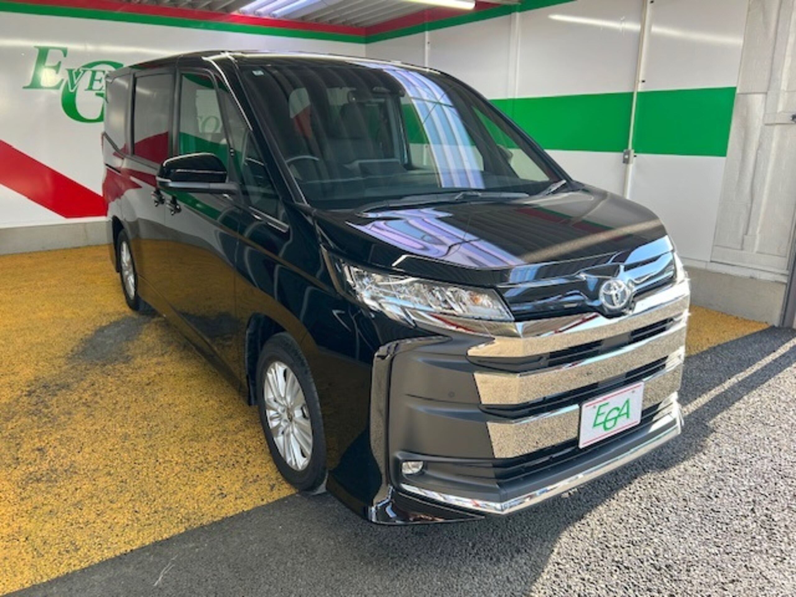 Toyota Noah 2.0 S-G — photo 8