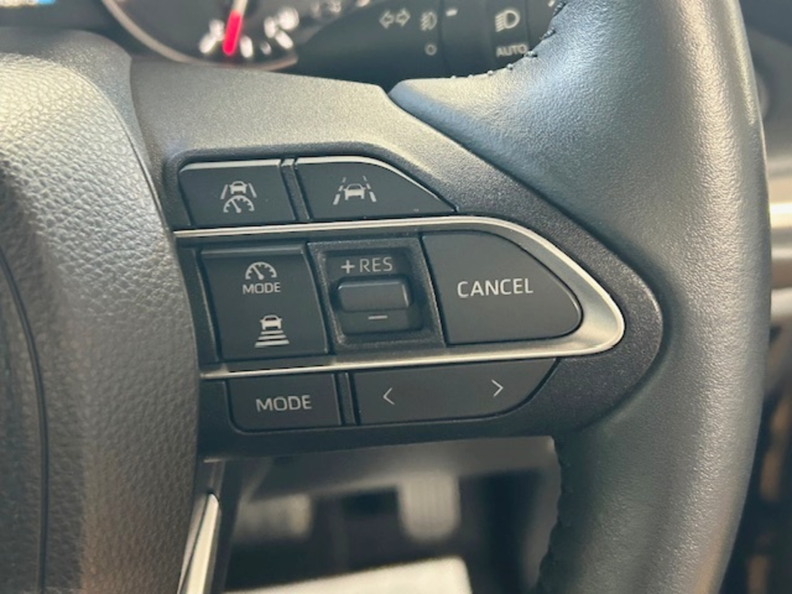 2023 Toyota Noah — photo 2