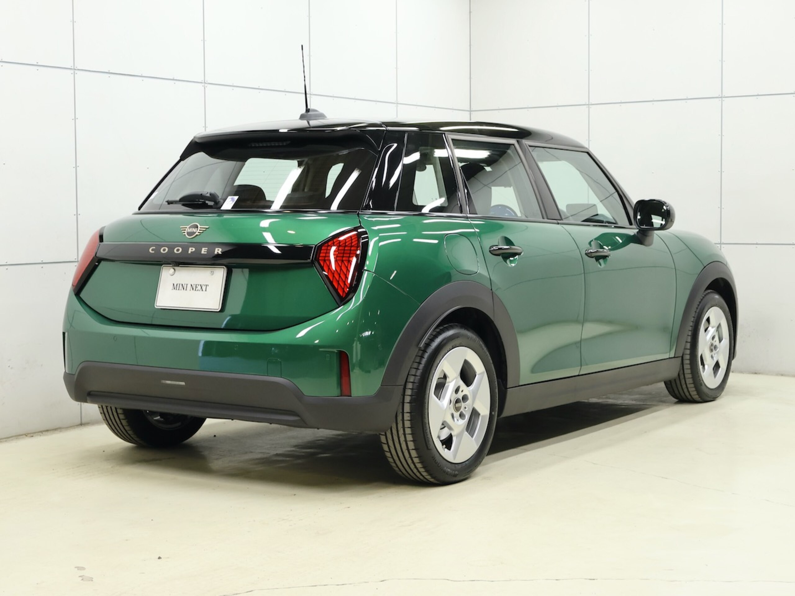 2025 Mini Cooper — photo 2