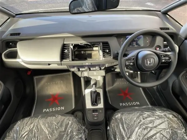 Honda Fit 1.5 Basic Registered Unused Car with Collision Mitigation Braking System, Corner Sensors, Smart Key, Adaptive Cruise Control, Power Folding Door Mirrors, Vehicle Stability Assist, Auto Air Conditioning, Power Windows, Headlight Leveling System (Crystal Black Pearl) — photo 8