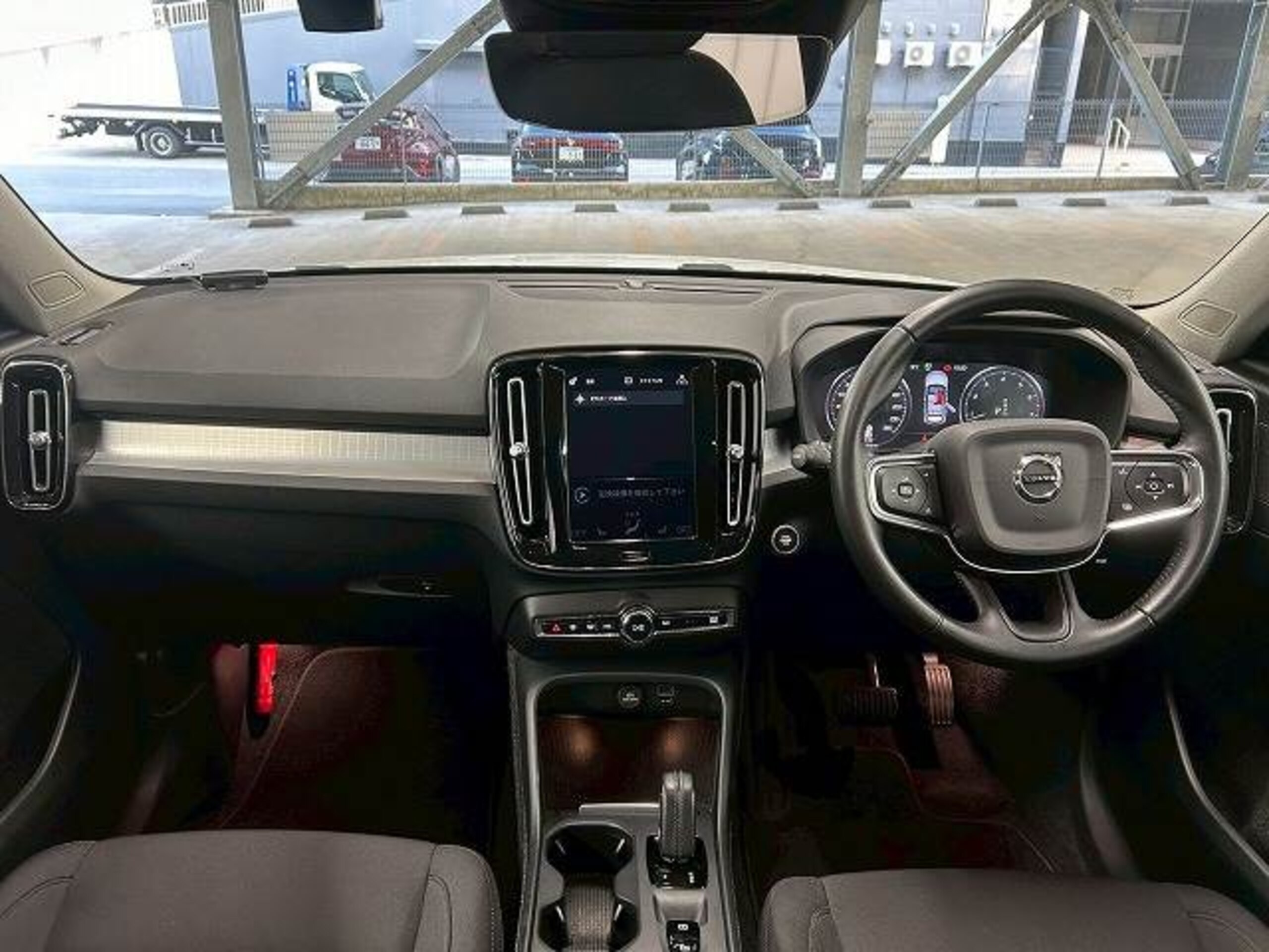 2020 Volvo Xc40 — photo 2