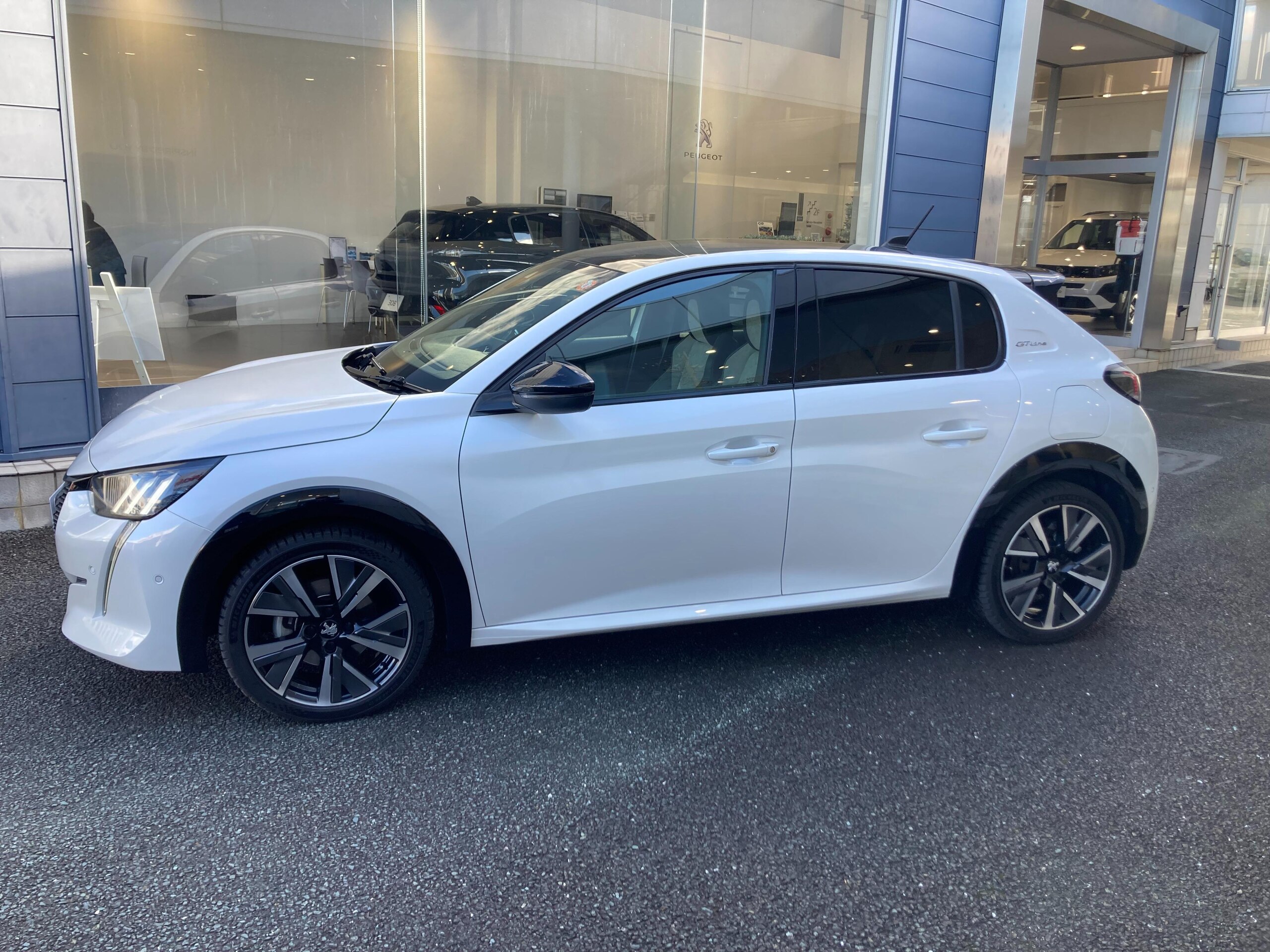 2020 Peugeot 208 — photo 2