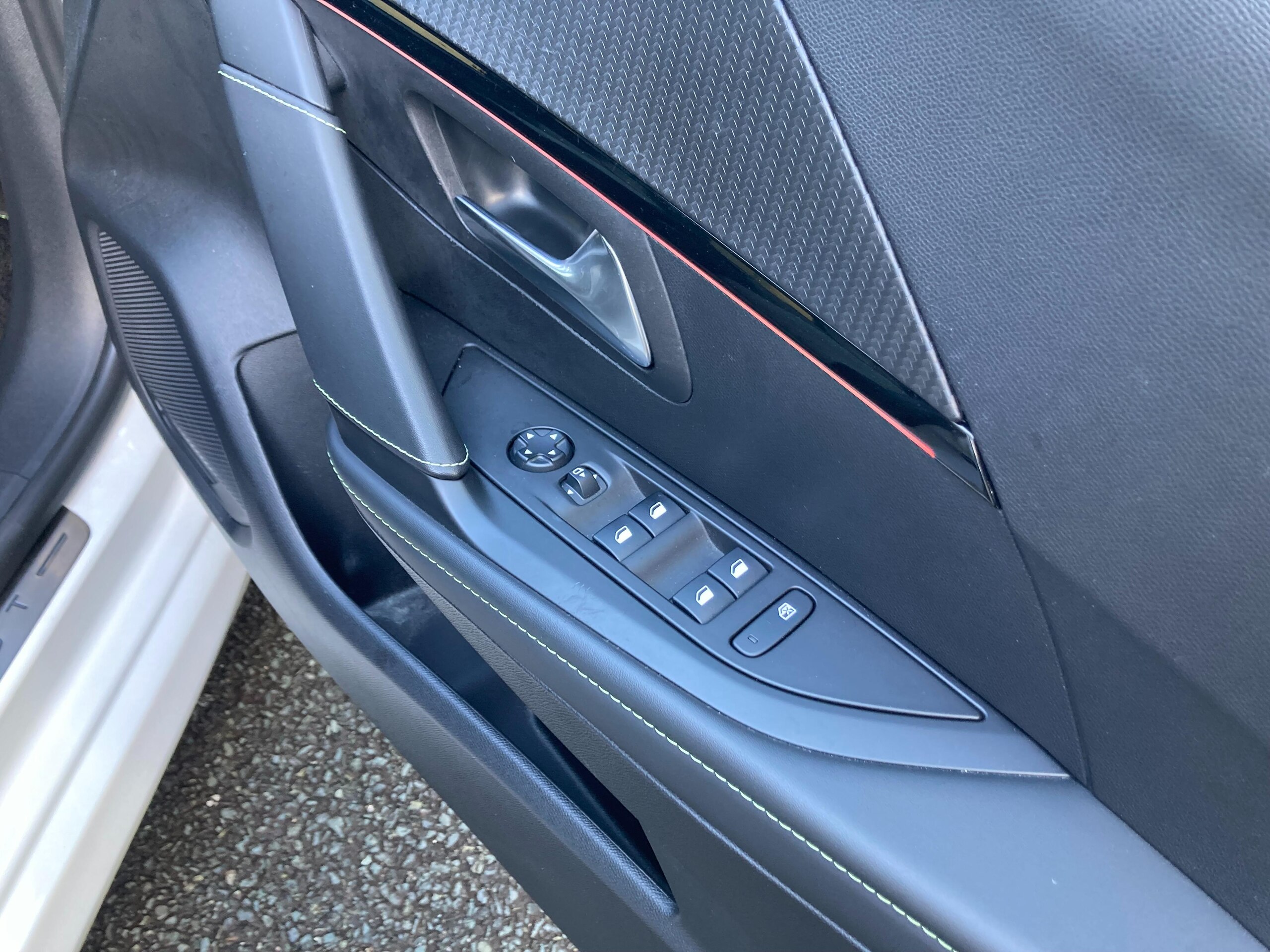 Peugeot 208 GT Line with Dashcam, ACC, Apple CarPlay & Android Auto, Genuine Alloy Wheels, LED Headlights (Pearl White) — photo 8