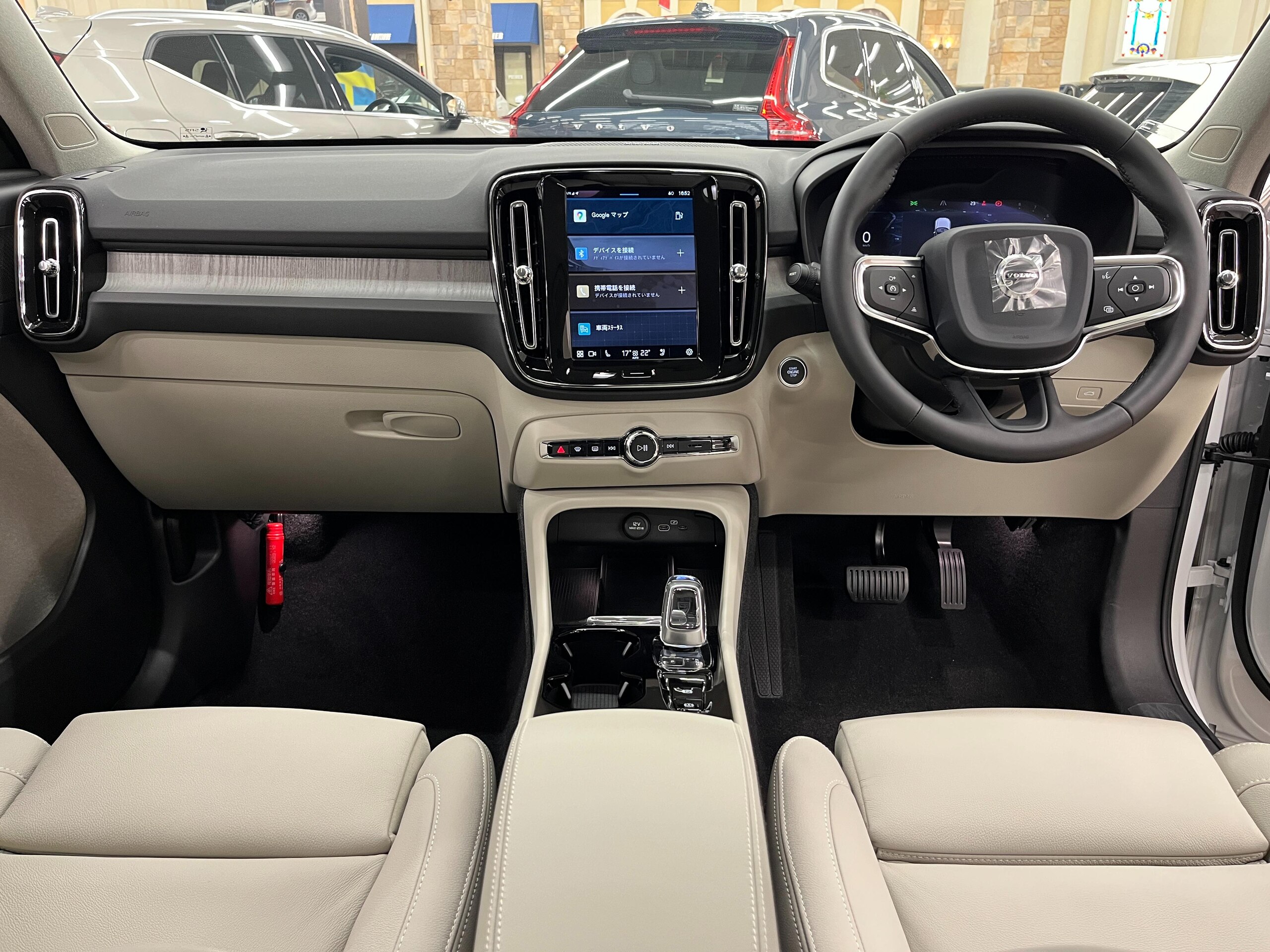 2024 Volvo Xc40 — photo 2