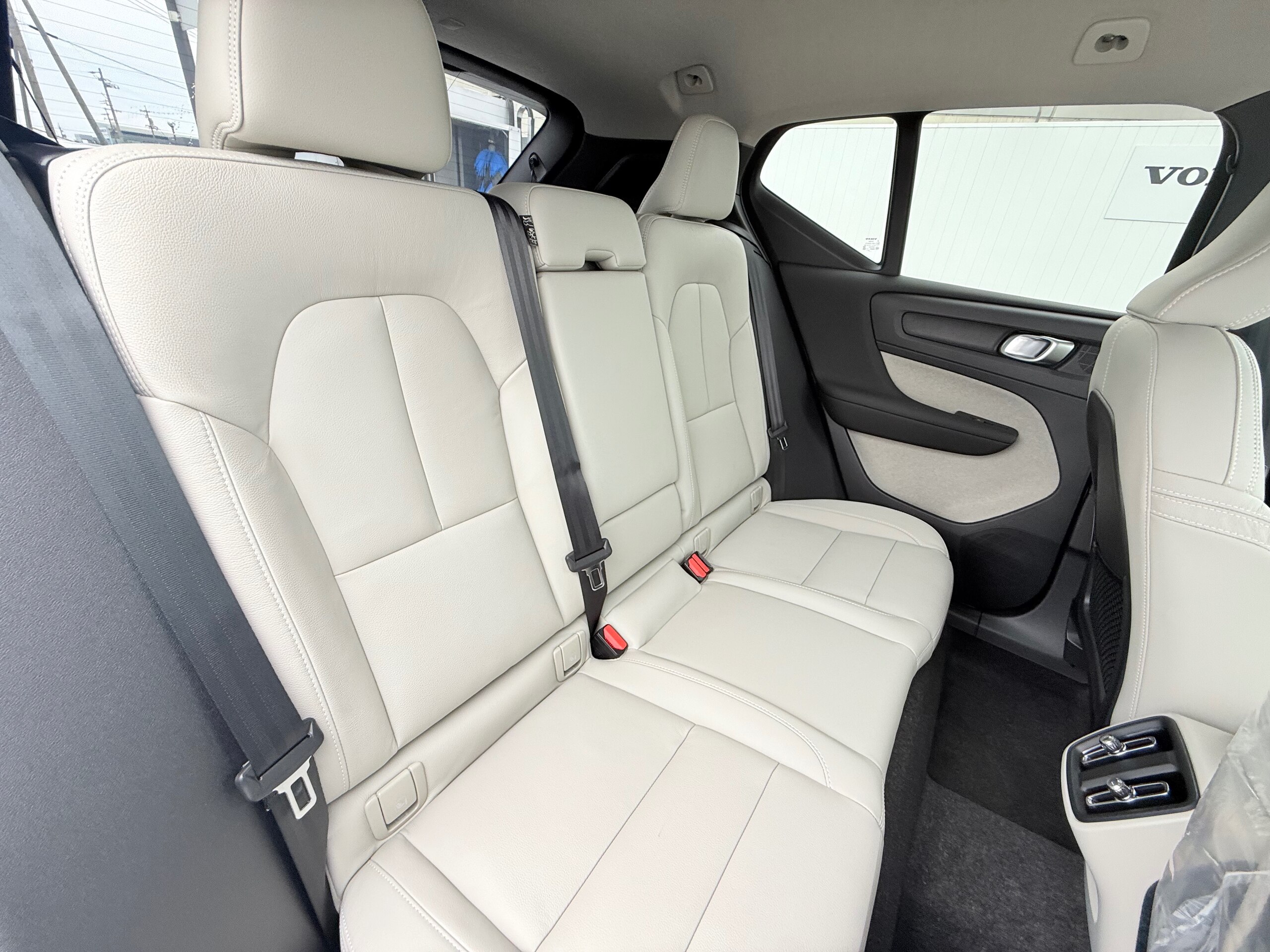 Volvo XC40 Ultimate B4 AWD — photo 8