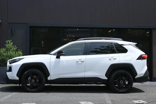 2025 Toyota  Rav4 — photo 2