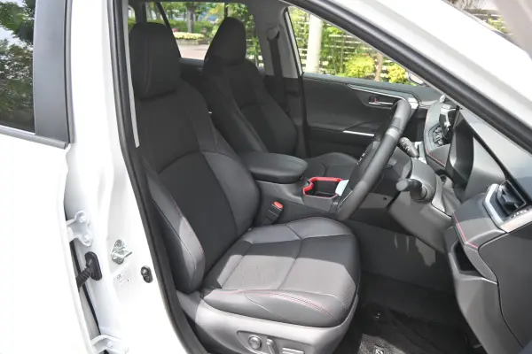 Toyota RAV4 2.0 Adventure Off-Road Package II 4WD Cold Spec + Rear Fog Lamp LED Power Folding Mirrors + PVM (Underfloor View) Digital Inner Mirror (Front/Rear Recording) Hands-Free Power Back Door Spare Tire (Super White II) — photo 9