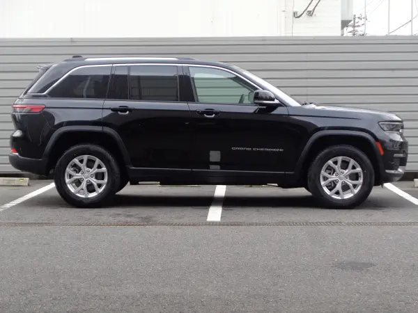 2024 Jeep Grand Cherokee — photo 3 | Tuminion Kenya
