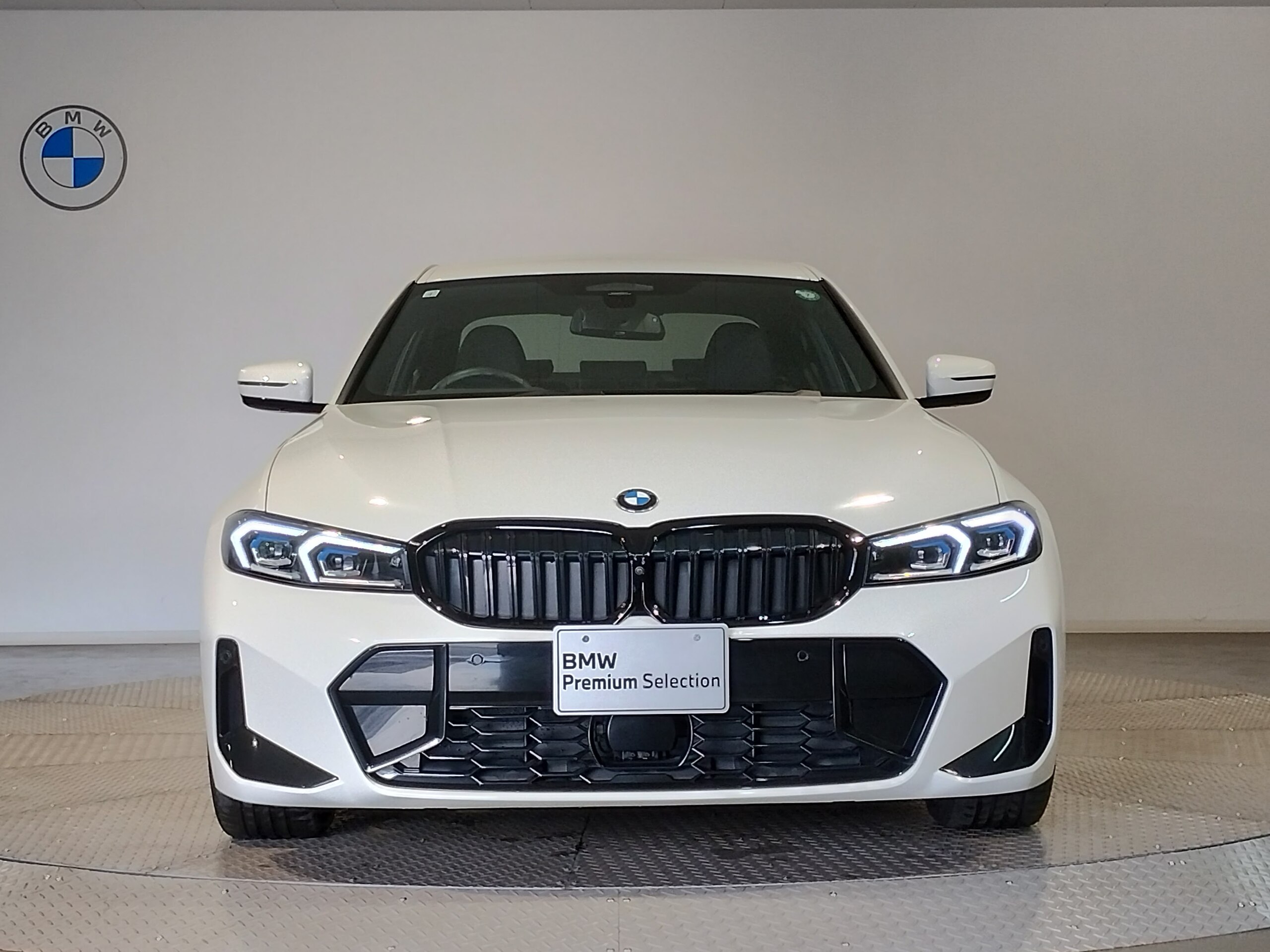 2024 Bmw 3 Series — photo 2