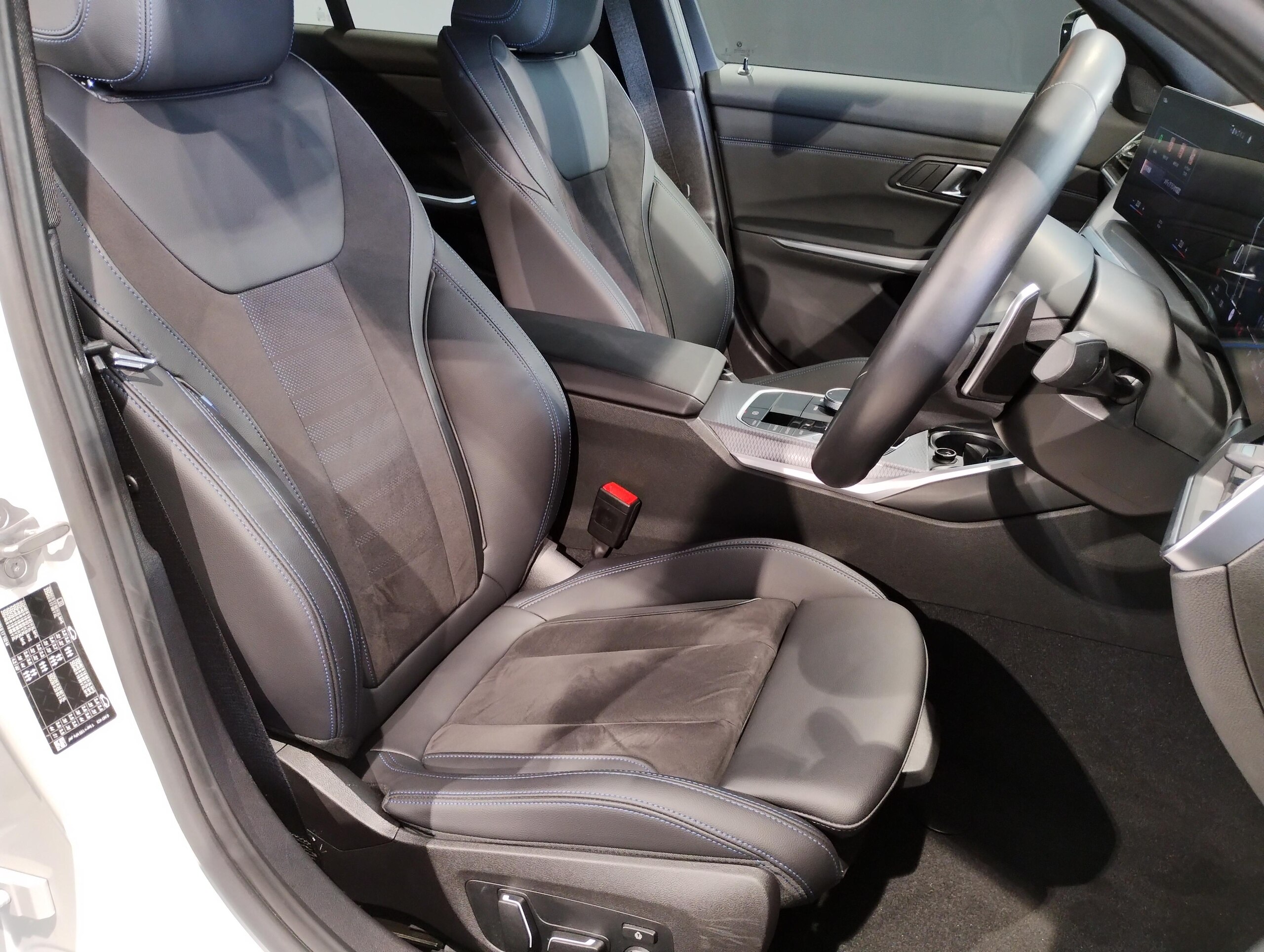 BMW 3 Series 318i M Sport Edition Shadow — photo 9