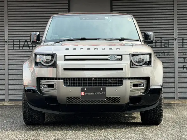 2023 Landrover Defender — photo 2