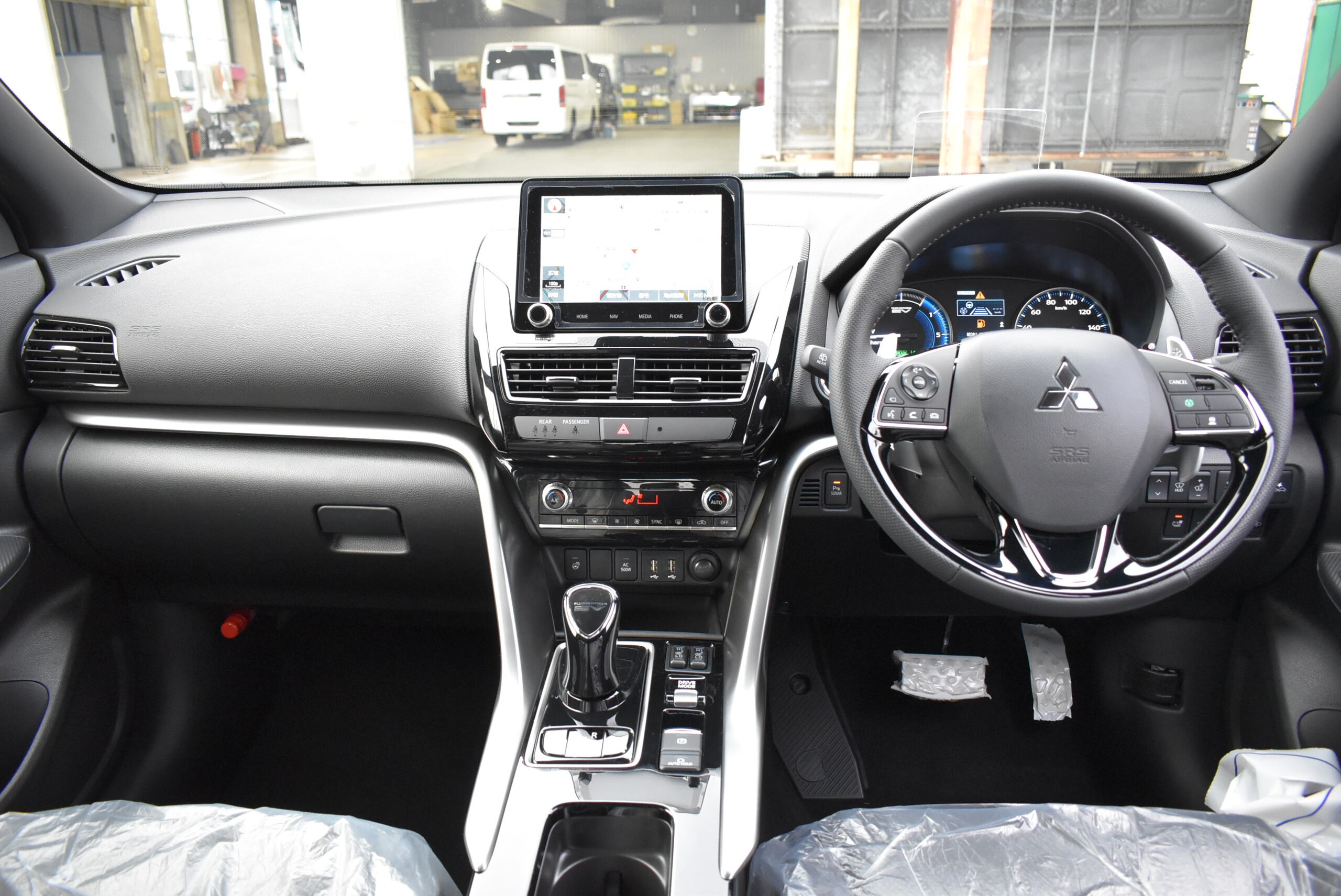 Mitsubishi Eclipse Cross PHEV 2.4 Black Edition 4WD Hail Damage Registered Unused Vehicle — photo 7