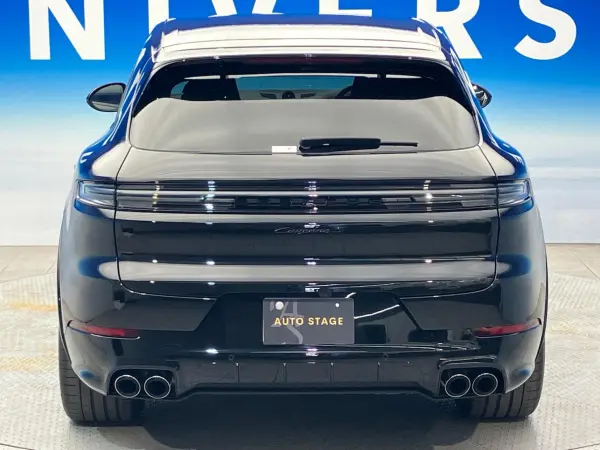 2023 Porsche Cayenne — photo 3