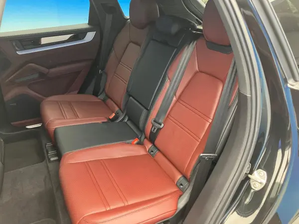 Porsche Cayenne S Tiptronic S 4WD Club Leather Interior (Basalt Black/Barrique Red) High Gloss Black Sports Design Package 21in Navigation RS Spider Design Alloy Wheels (High Gloss Black Paint) Sports Exhaust System (Chromite Black Metallic) — photo 9