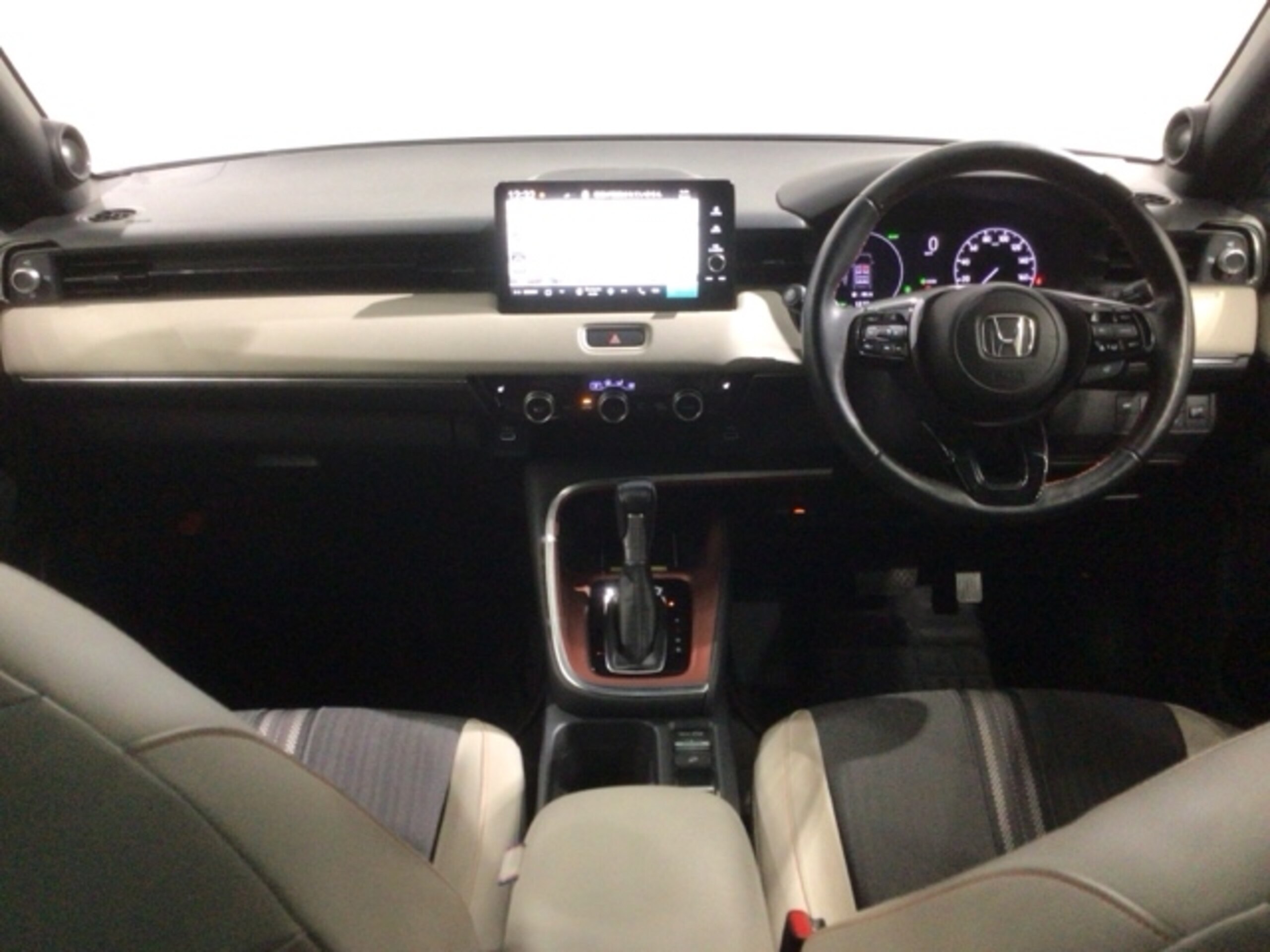 Honda Vezel 1.5 e:HEV Play — photo 8
