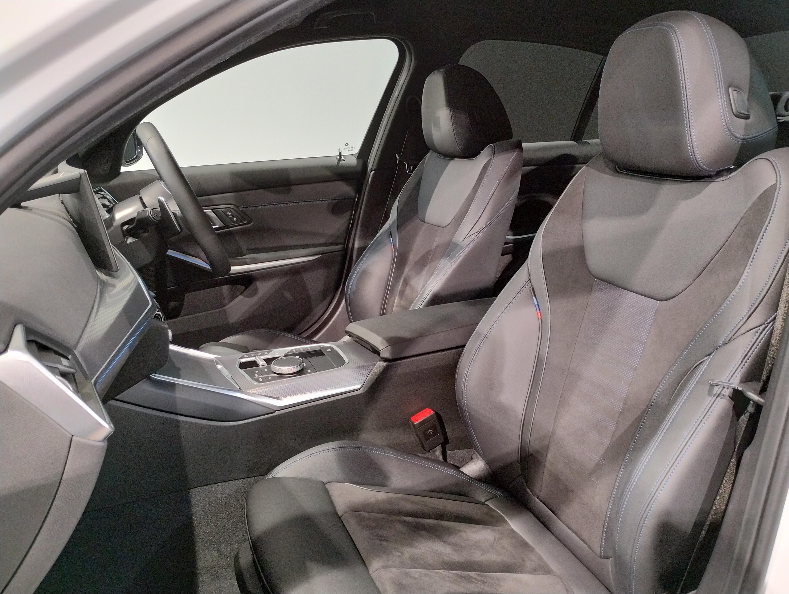 BMW 3 Series 318i M Sport Edition Shadow — photo 9