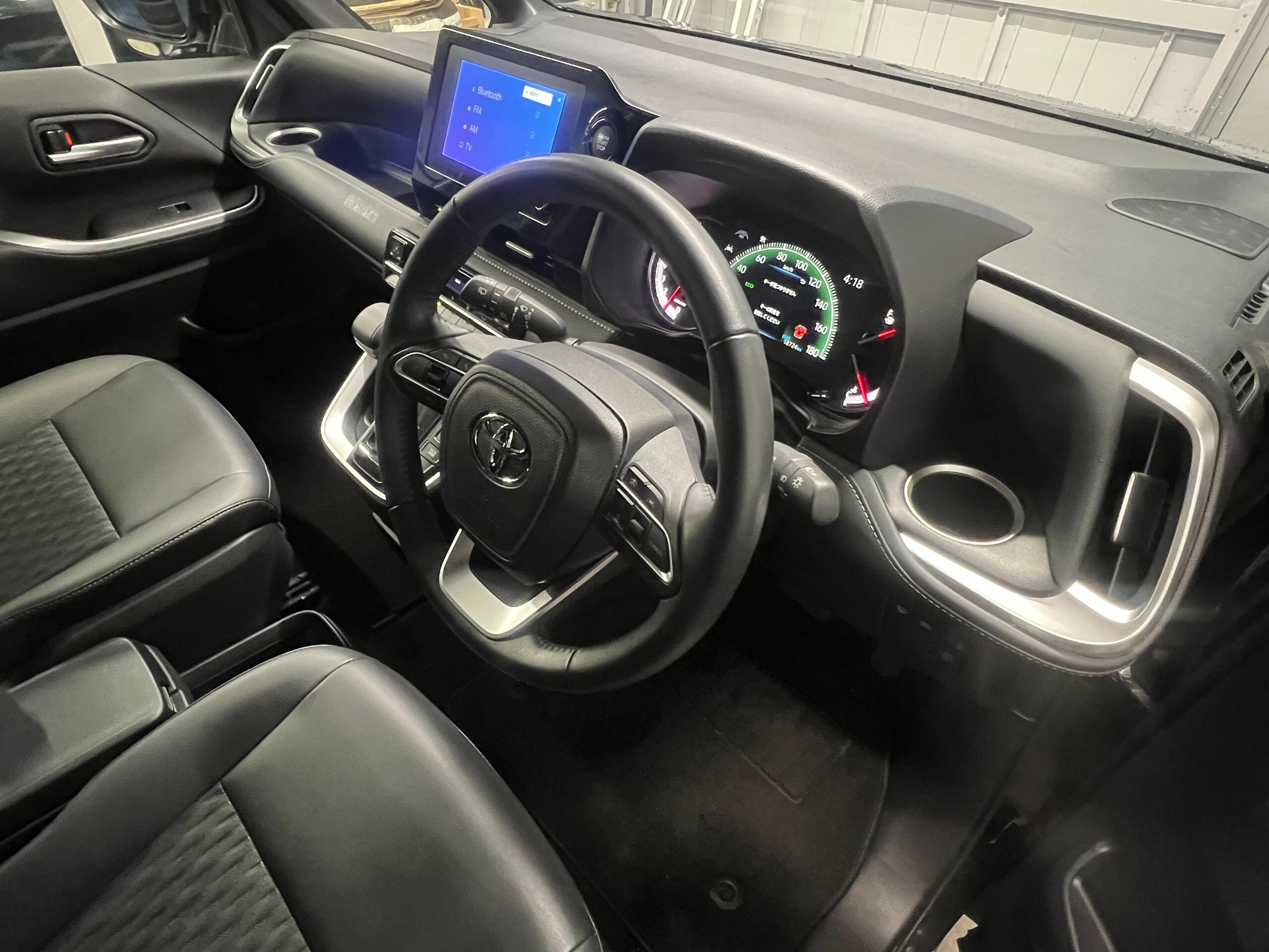 2024 Toyota Noah — photo 3